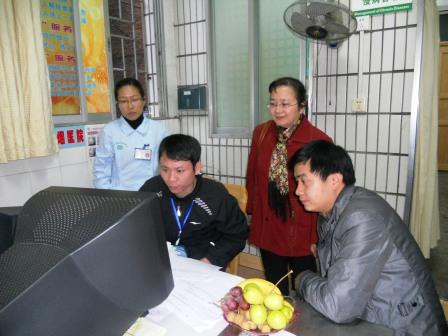 2012年2月21日下午，自治区基本公共卫生绩效考评组到梧州市妇幼保健院检查